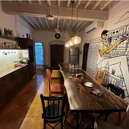 Gosolo Stays Bandra Hostel Mumbai Bagian luar foto