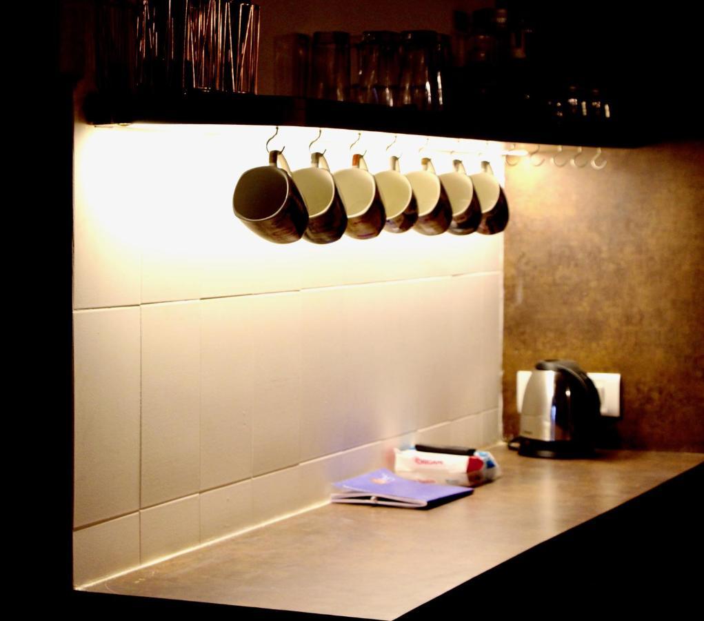 Gosolo Stays Bandra Hostel Mumbai Bagian luar foto