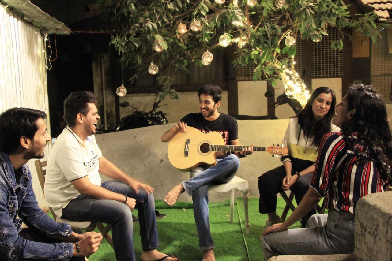 Gosolo Stays Bandra Hostel Mumbai Bagian luar foto