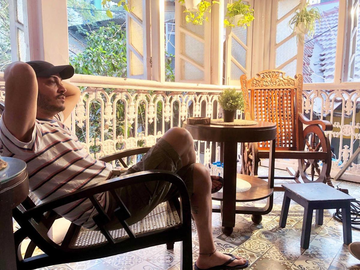 Gosolo Stays Bandra Hostel Mumbai Bagian luar foto