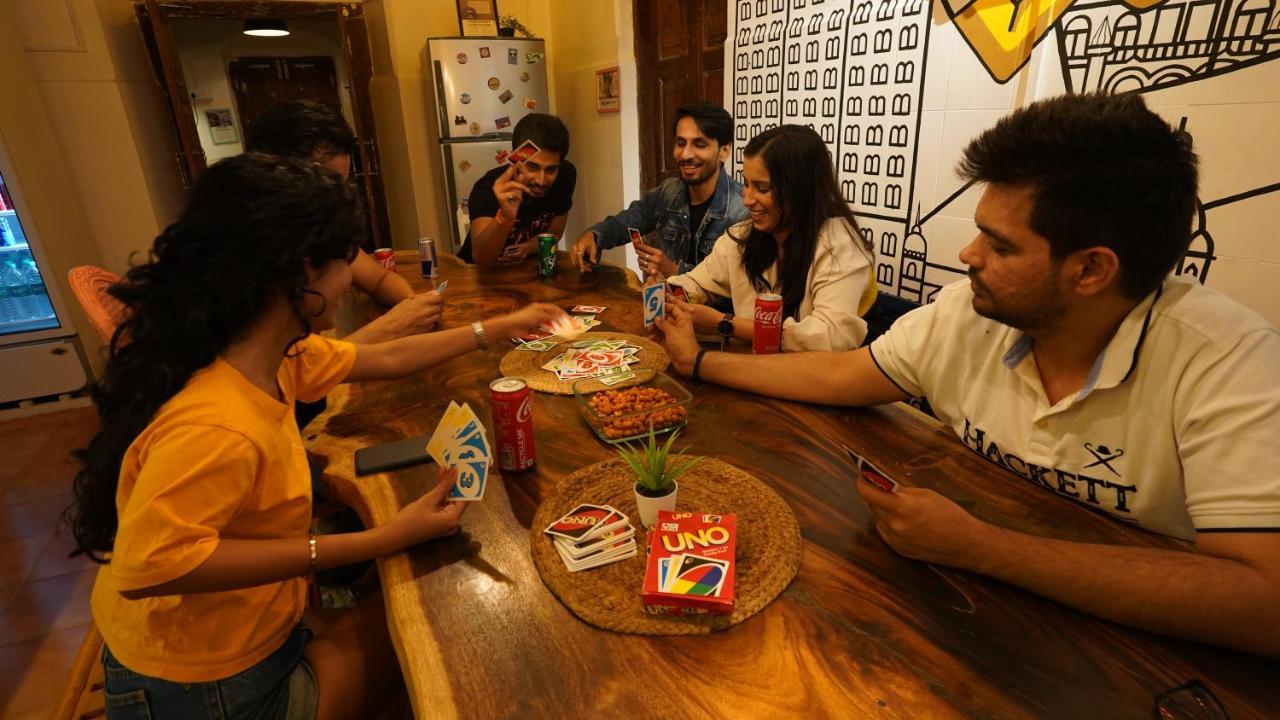 Gosolo Stays Bandra Hostel Mumbai Bagian luar foto