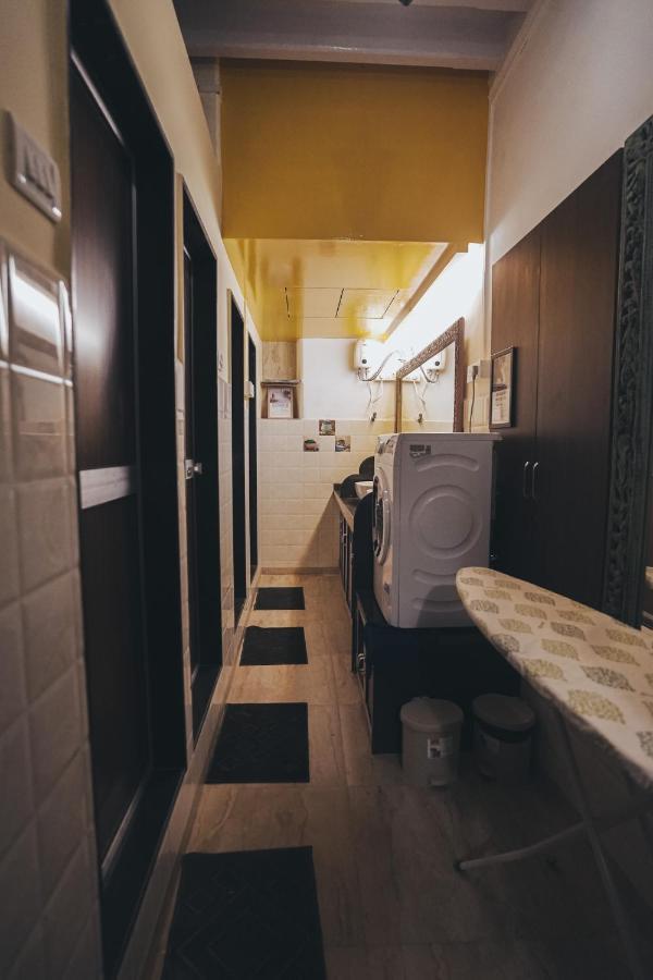Gosolo Stays Bandra Hostel Mumbai Bagian luar foto