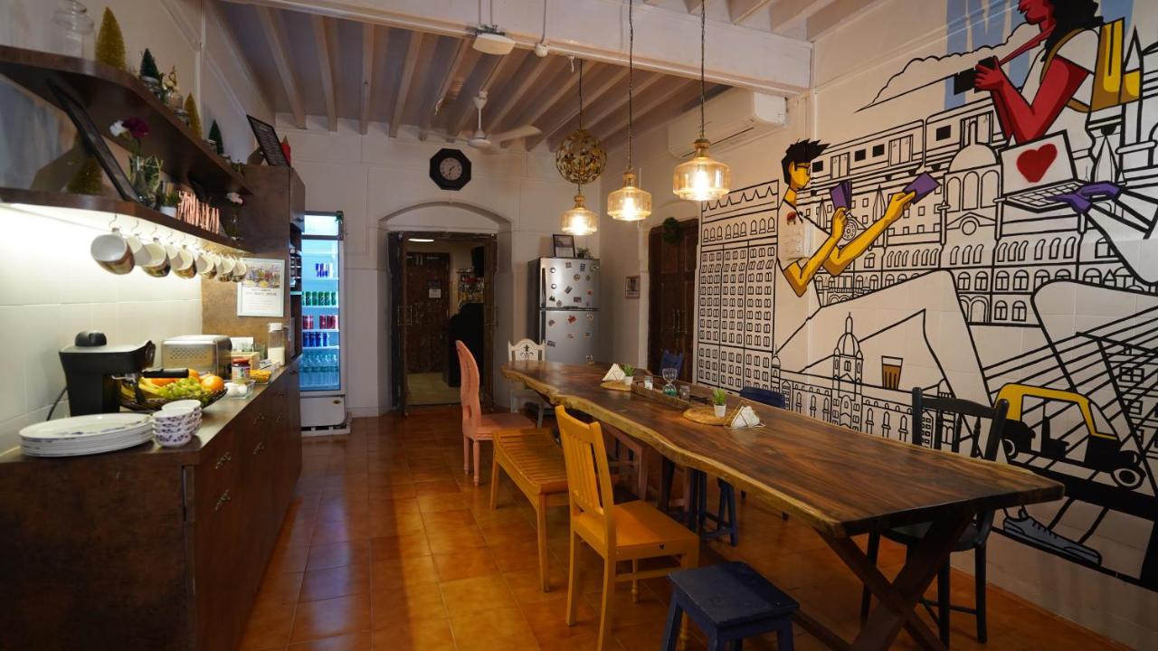 Gosolo Stays Bandra Hostel Mumbai Bagian luar foto