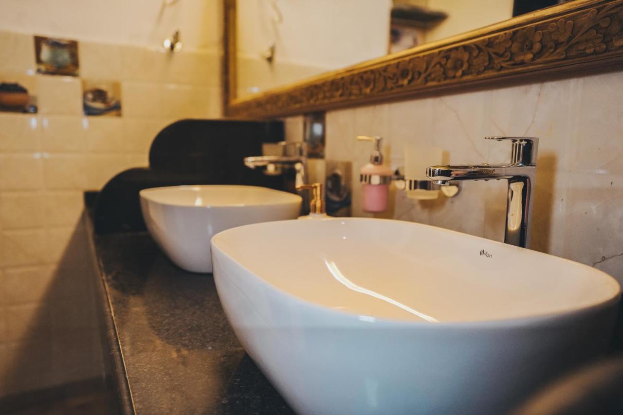 Gosolo Stays Bandra Hostel Mumbai Bagian luar foto