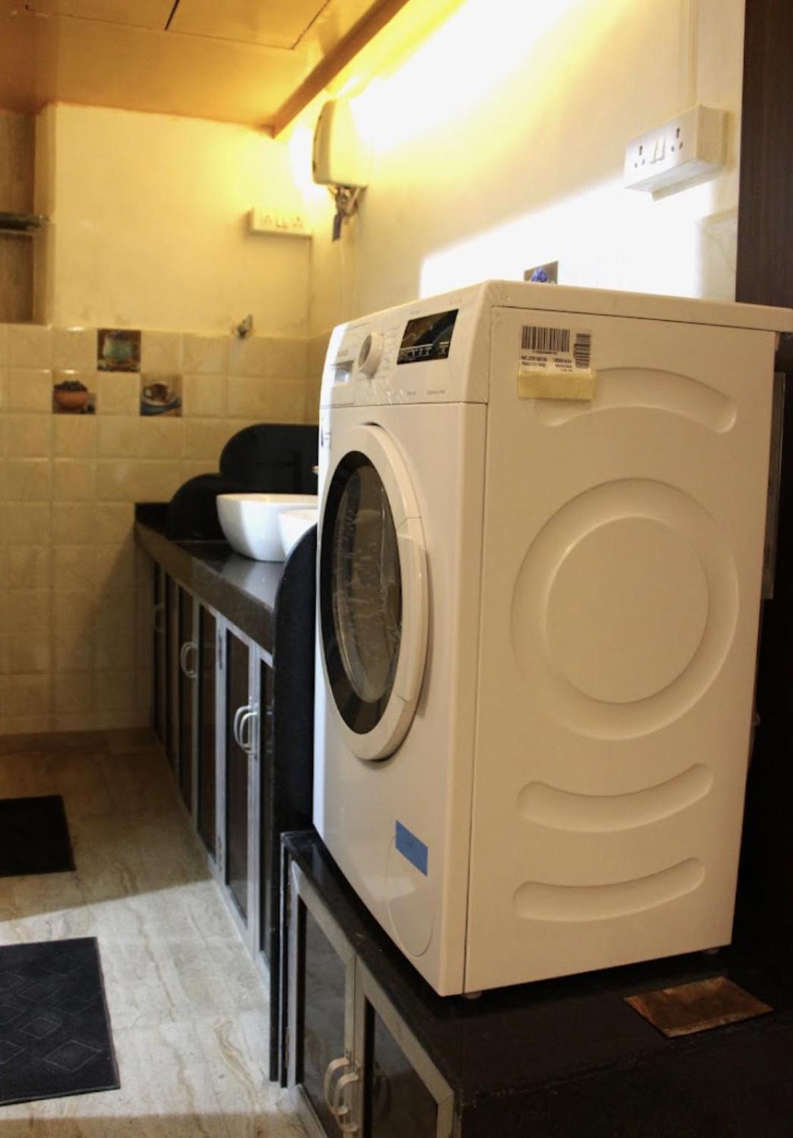 Gosolo Stays Bandra Hostel Mumbai Bagian luar foto