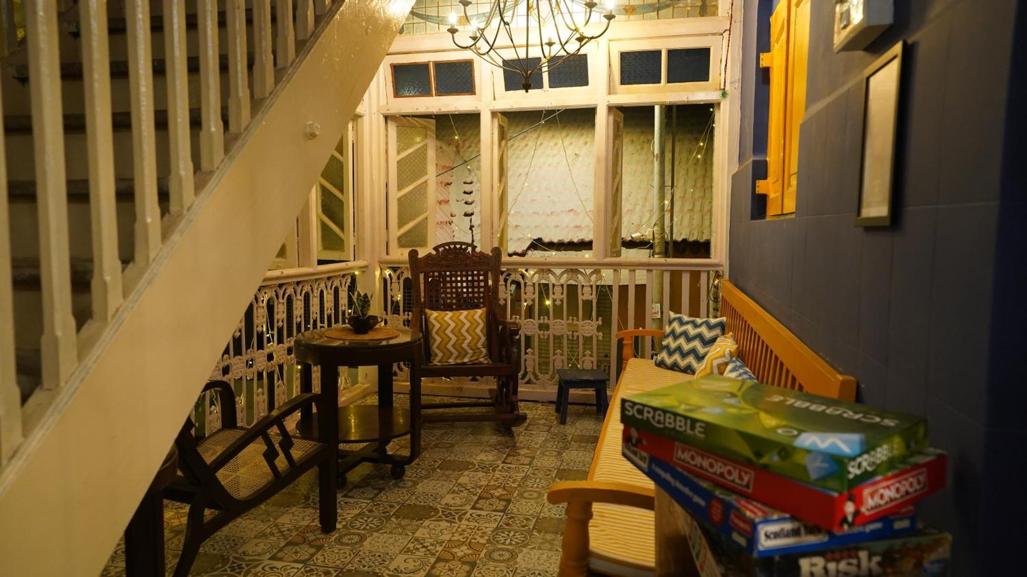 Gosolo Stays Bandra Hostel Mumbai Bagian luar foto