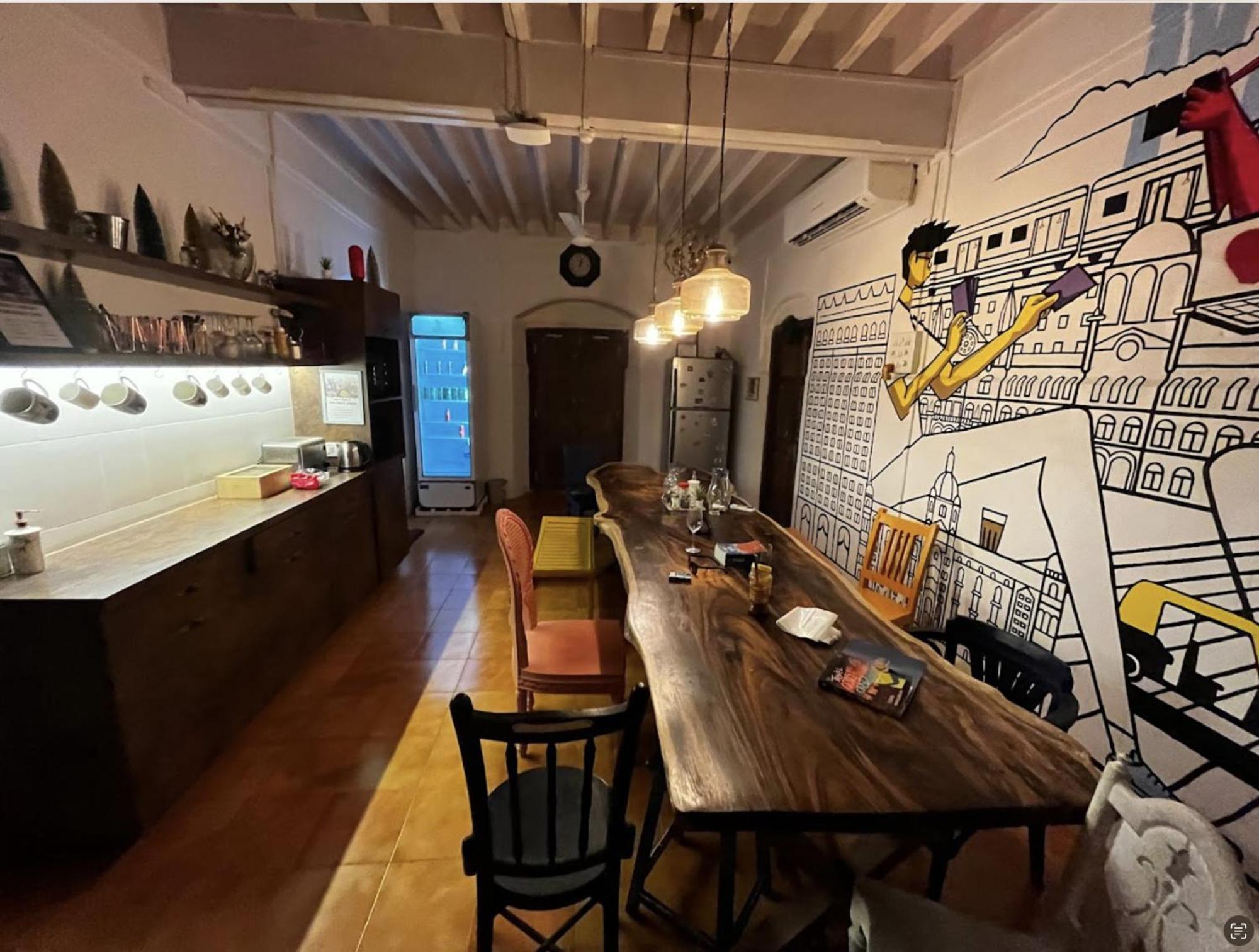 Gosolo Stays Bandra Hostel Mumbai Bagian luar foto